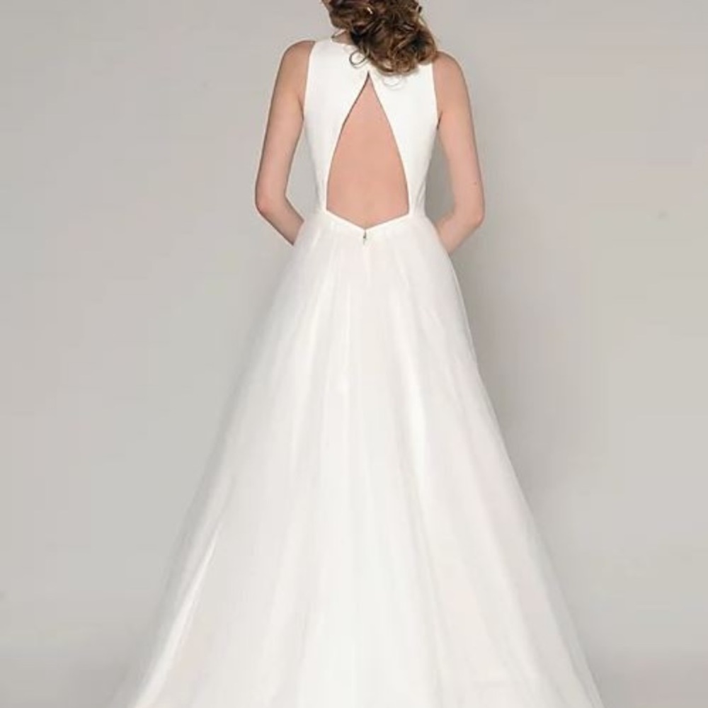 NEVER WORN! Barbara Kavchok Sydney Wedding Dress - Picture 2 of 4